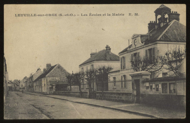 LEUVILLE-SUR-ORGE. - Les écoles et la mairie. Editeur E. M., 1922. 