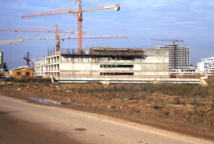 EVRY. - Des immeubles en construction (octobre 1974). 