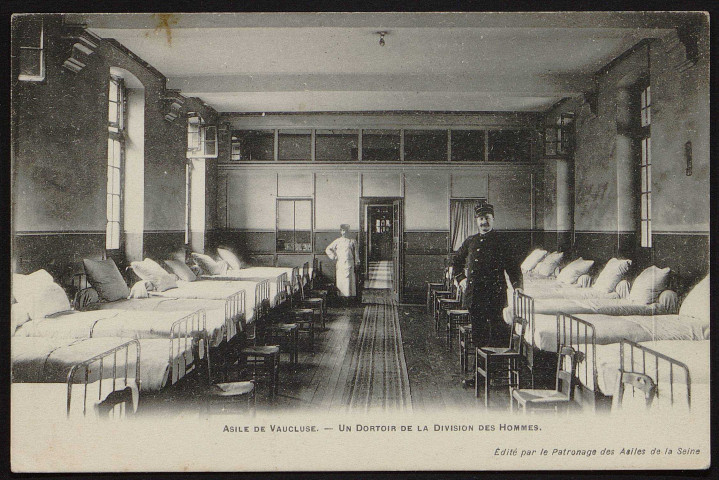 SAINTE-GENEVIEVE-DES-BOIS.- Vaucluse, asile : un dortoir de la division des hommes [1904-1910]. 