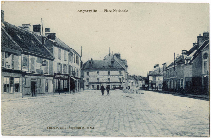 ANGERVILLE. - Place Nationale, Gille, bleue. 