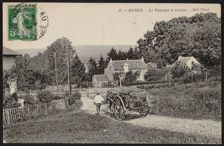 Bures-sur-Yvette.- Le passage à niveau (18 septembre 1912). 