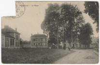 NAINVILLE-LES-ROCHES. - La place [Collection Martin, 1908]. 