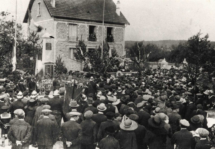 Inauguration du monument aux morts, v. 1923 