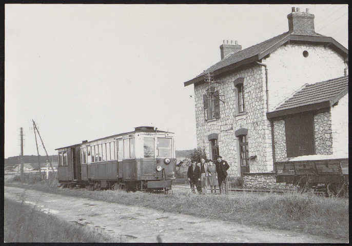 MOIGNY-SUR-ECOLE.- Chemin de fer de Grande Banlieue, ligne de Milly à Corbeil : gare en 1948 (1960-1964).