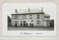 Jonchery-sur-Vesle, maison d'habitation où mangent les militaires : photographie noir et blanc (29 mars 1915).