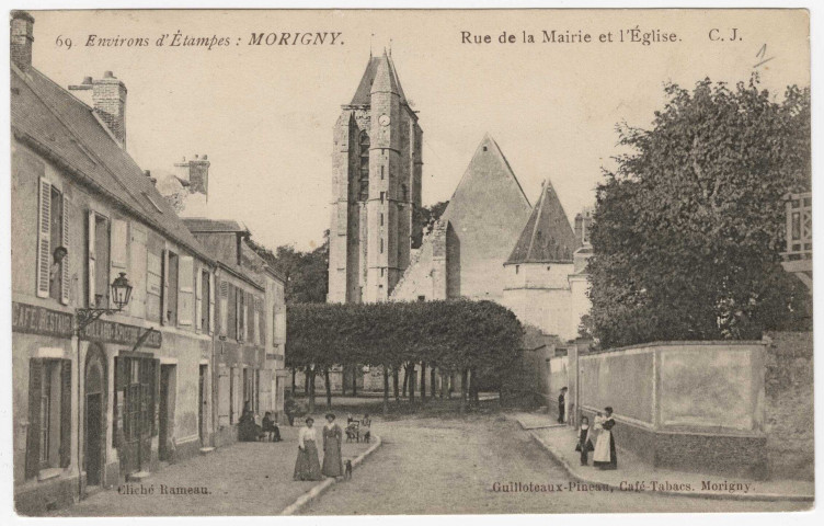MORIGNY-CHAMPIGNY. - Rue de la mairie et l'église [Editeur Guilloteaux-Pineau, timbre à 10 centimes]. 