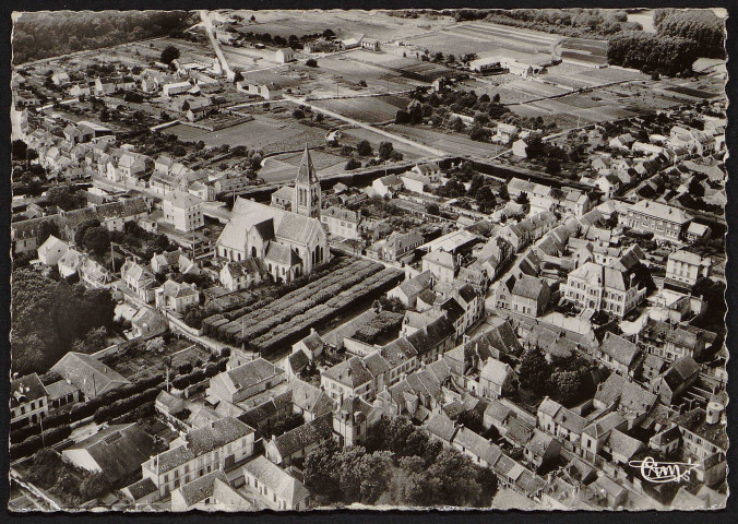 MILLY-LA-FORET.- Vue aérienne : l'église [1960-1964].
