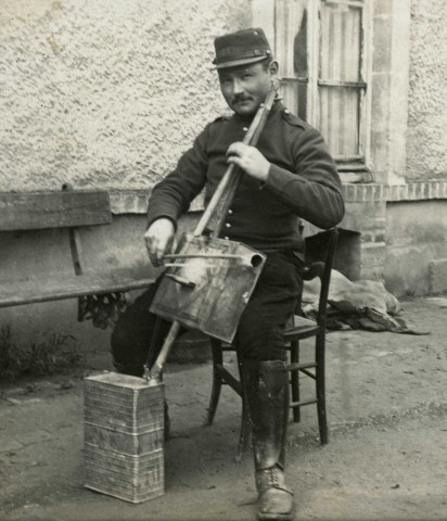 Musicien violoncelliste : photographie noir et blanc.