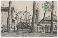 CORBEIL-ESSONNES. - Sortie des usines Decauville, Mardelet, 1906, 3 mots, 5 c, ad. 
