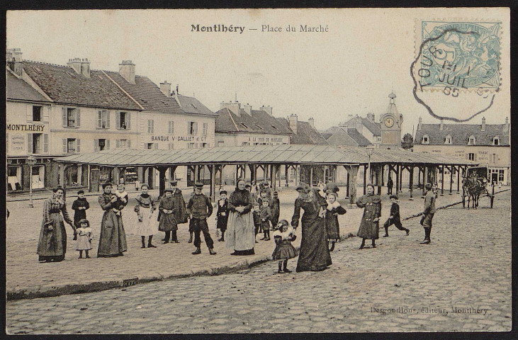 Montlhéry.- Place du marché (1er juillet 1905). 
