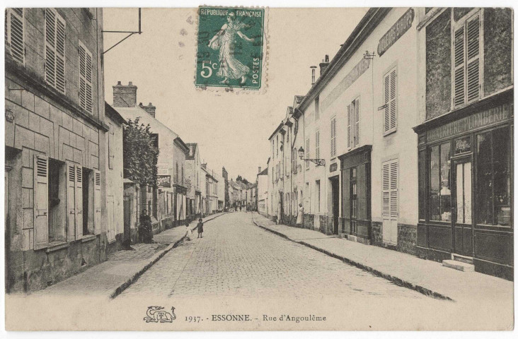 ESSONNES. - Rue d'Angoulême, 1912, 5 mots, 5 c, ad. 