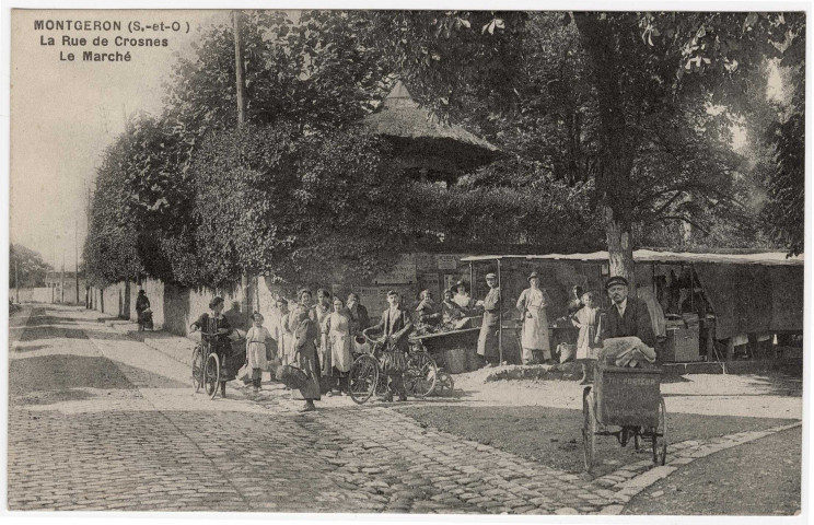 MONTGERON. - La rue de Crosnes. Le marché [1928]. 