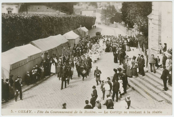 ORSAY. - Fête du couronnement de la rosière - Le cortège se rendant à la mairie. Edition Lefevre, 1909, 1 timbre à 5 centimes. 