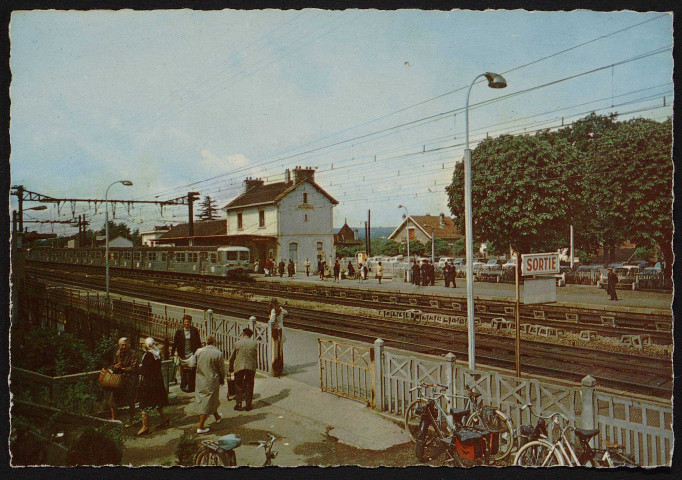 SAINTE-GENEVIEVE-DES-BOIS.- La gare (14 octobre 1970). 
