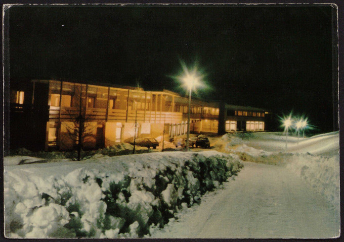 Paray-Vieille-Poste - Centre de Montagne "les Mélèzes" à Mont Saxonnex, vue de nuit (14 février 1974) 