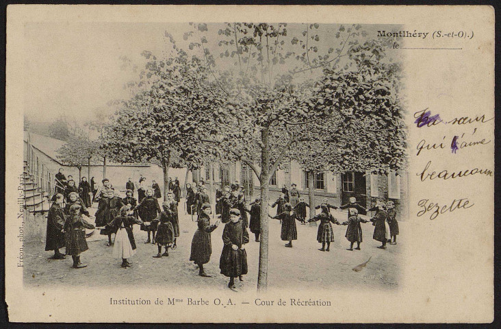 Montlhéry.- Institution de Mme Barbe : Cour de récréation [1900-1903]. 