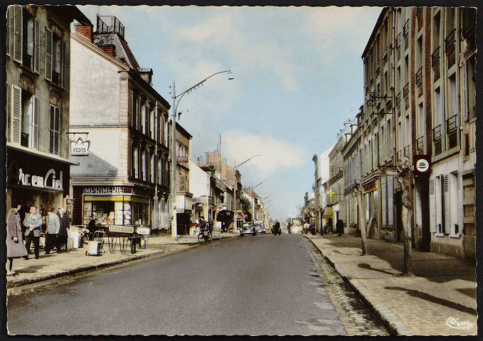 MONTGERON.- Avenue de la République (7 juin 1967).