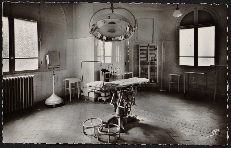 Briis-sous-Forges.- Sanatorium de Bligny : salle d'opérations [1950-1964]. 