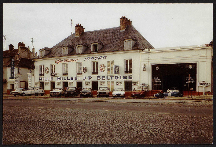 Montlhéry.- Le garage Matra de Jean Pierre Beltoise sur la route nationale 20 [1970]. 