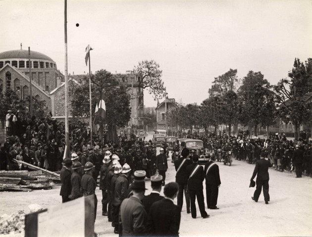 JUVISY-SUR-ORGE. Visite du Maréchal Pétain : l'arrivée, N et B. Dim. 18 x 22 
