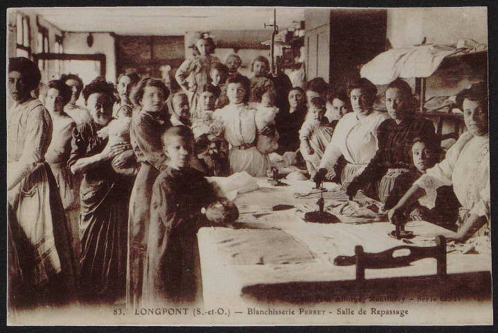 LONGPONT-SUR-ORGE. - Blanchisserie Perret : salle de repassage [1900-1910].