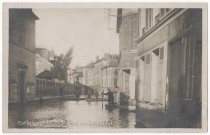 CORBEIL-ESSONNES. - Corbeil inondé, 1910. Rue du 14 Juillet. 