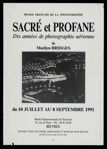 BIEVRES. - Exposition : Sacré et profane. Dix années de photographie aérienne de Marilyn Bridges, Musée départemental de l'Essonne, 10 juillet-8 septembre 1991. 