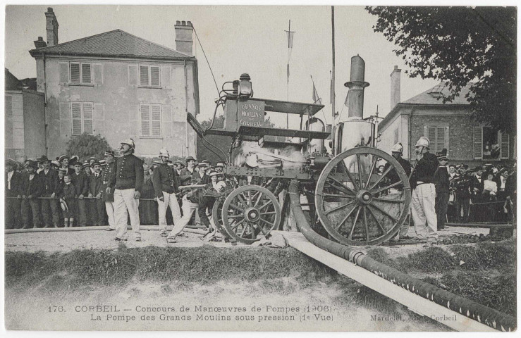 CORBEIL-ESSONNES. - Concours de manoeuvres de pompes (1906). La pompe des grands moulins sous pression, Mardelet. 