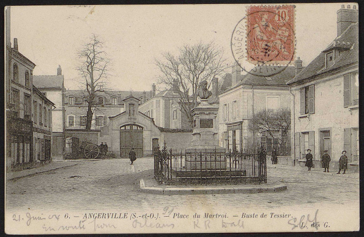 Angerville.- Place du Martroi et monument Tessier (21 juin 1904). 