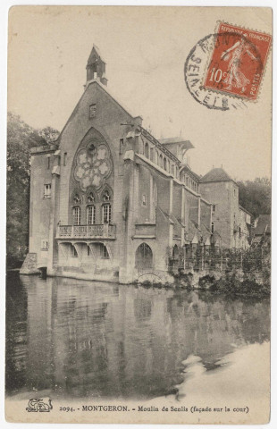 MONTGERON. - Moulin de Senlis, façade sur la cour [1915, timbre à 10 centimes]. 