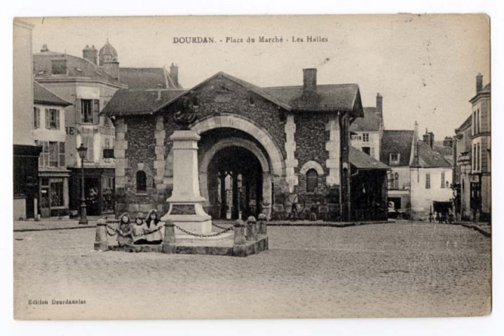 DOURDAN. - Place du marché, les halles. Ed. Dourdanaise, Débuisson. 