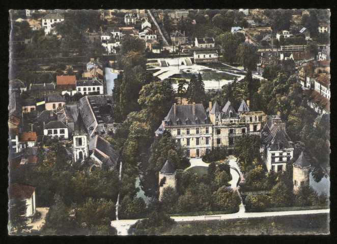 SAVIGNY-SUR-ORGE. - Vue aérienne du château de Savigny (Lycée mixte). (Edition Combier,  couleur.) 