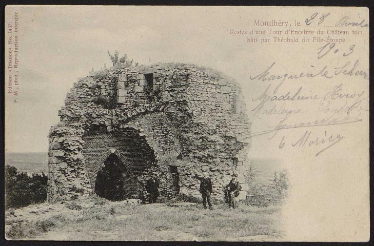Montlhéry. - Restes d'une tour d'enceinte du château fort bâti par Théobald dit File-Etoupe. 