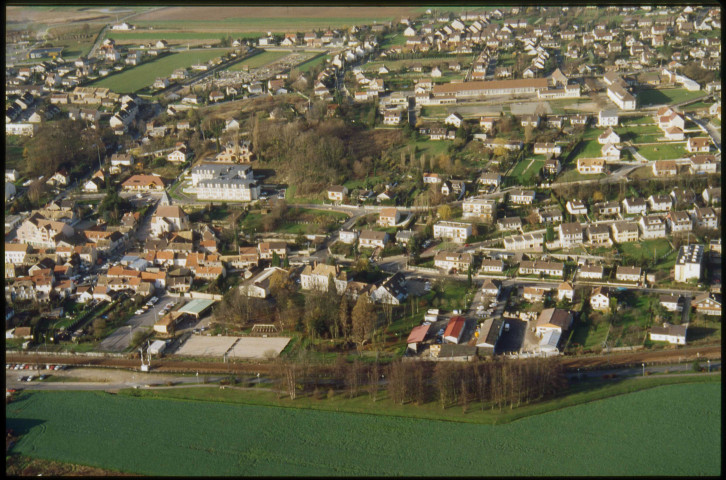 BREUILLET. - Vue générale (décembre 1994). 