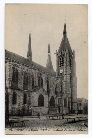 DOURDAN. - L'église (XIVème siècle) contient de beaux vitraux. Houssart (1931), 6 lignes, ad. 