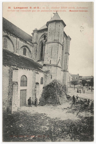LONGPONT-SUR-ORGE. - Basilique. Le clocher XIIIe siècle fortement incliné est consolidé par de puissants contreforts. 