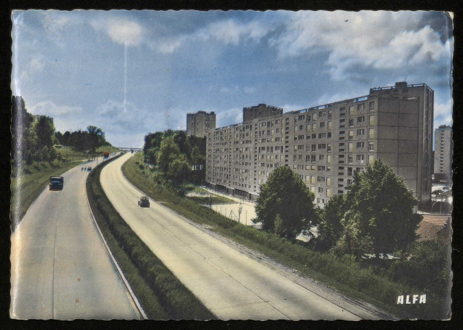 SAVIGNY-SUR-ORGE. - Domaine de Grand Vaux vu du pont de l'autoroute du sud. (Edition Alpha, 1 timbre à 25 centimes, colorisée.) 