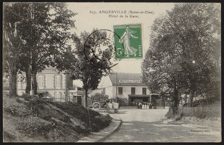 Angerville.- Hôtel et avenue de la gare (9 mai 1908). 