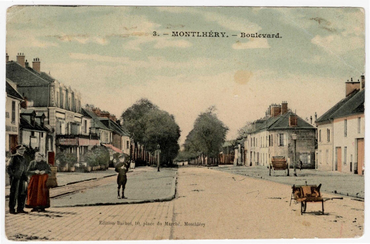 MONTLHERY. - Le boulevard et la station du tramway [Editeur Bachot, coloriée]. 