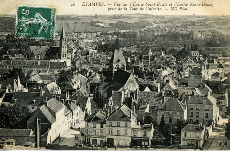ETAMPES. - Vue sur l'église Saint-Basile et l'église Notre-Dame, prise de la tour de Guinette [Editeur ND, 1909, timbre à 5 centimes]. 