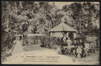 Arpajon.- Les Charmilles : Kiosque et jardin, propriété de M. L. Dumien, dans l'île d'Arpajon et avenue Maurice Berteaux (1er janvier 1919). 