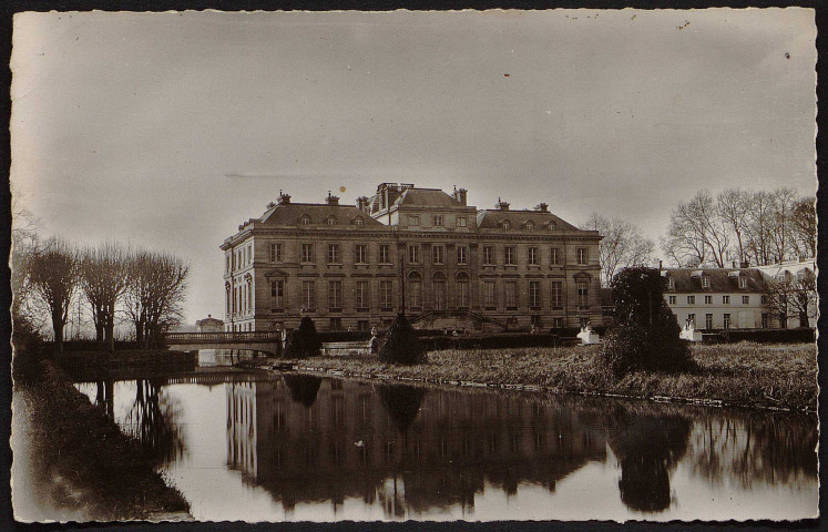 VAL-SAINT-GERMAIN (LE).- Château du Marais et la pièce d'eau [1950-1960].