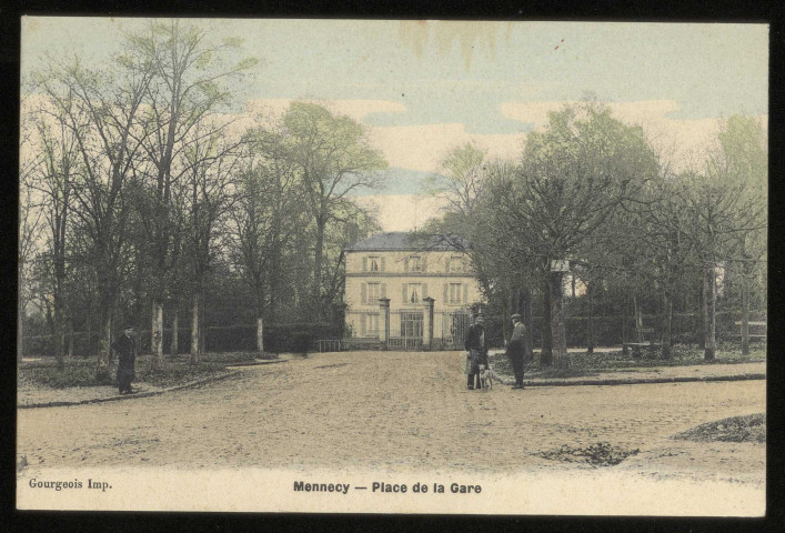 MENNECY. - Place de la gare. Imprimeur Gourgeois, colorisée. 