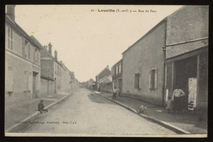 LEUVILLE-SUR-ORGE. - Rue du parc. Collection Paul Allorge, 1917. 