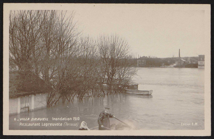 Draveil.- Inondation de 1910. Villa-Draveil : terrasse du restaurant Lapreuvote (1910). 