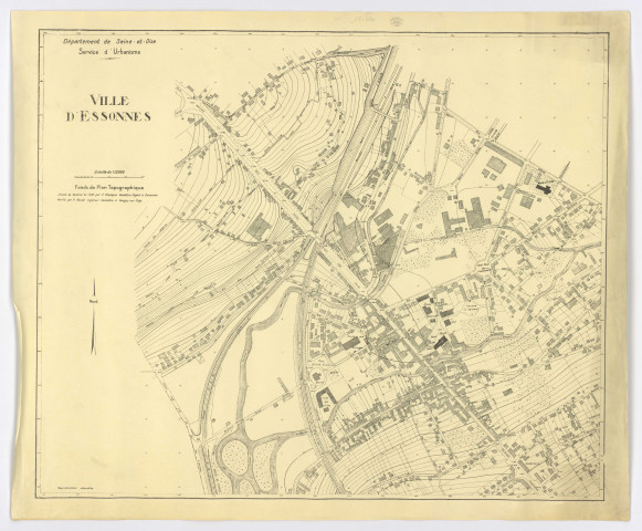 Fonds de plan topographique de la Ville d'ESSONNES dressé et dessiné par P. CHAMPION, géomètre-expert, vérifié par P. PERNEL, ingénieur-géomètre, Service d'Urbanisme du département de SEINE-ET-OISE, 1943. Ech. 1/2.000. N et B. Dim. 0,75 x 0,91. 