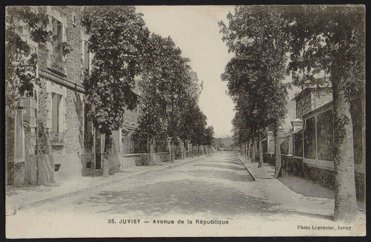 JUVISY-SUR-ORGE.- Avenue de la République [1920-1930].