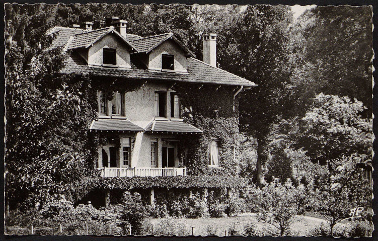 Briis-sous-Forges.- Sanatorium de Bligny : villa [1950-1960]. 