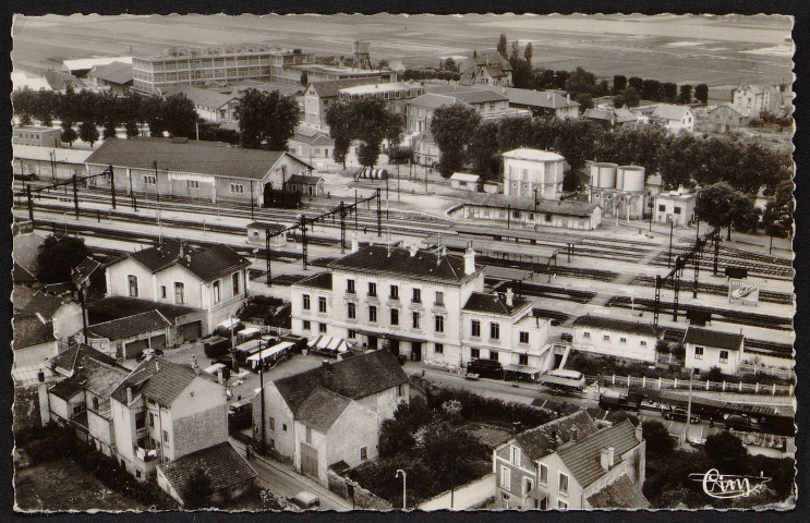 Brétigny-sur-Orge.- Panorama sur la gare ferroviaire : vue aérienne [1950-1960] . 