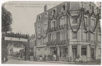 CORBEIL-ESSONNES. - Concours de manoeuvres de pompes (1906). Décoration de la maison Martin, Mardelet. 